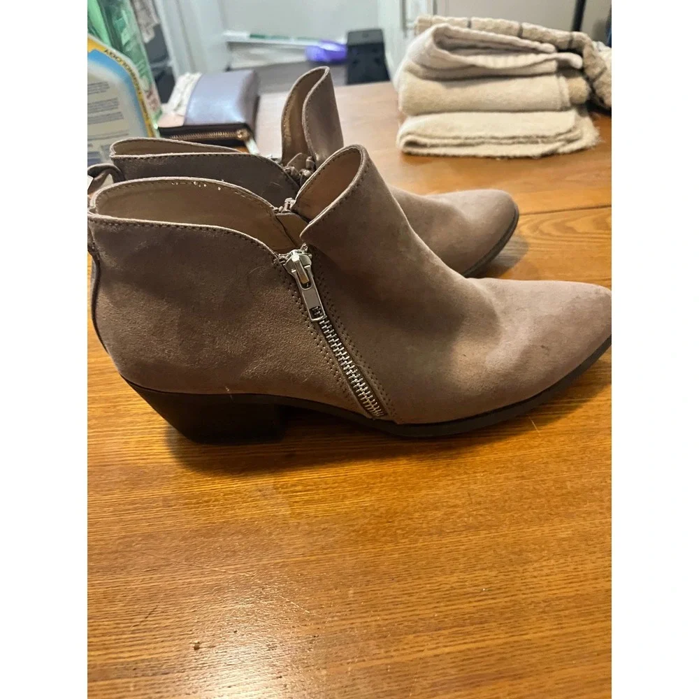 American Eagle Taupe Faux Suede Ankle Booties Pointed Toe Block Heel Size 9.5